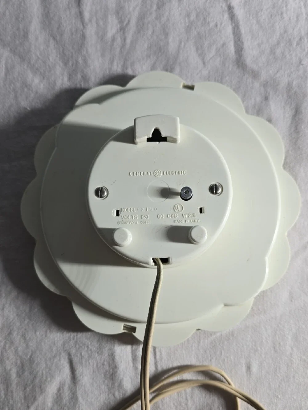 Vintage General Electric Cream Scalloped Wall Clock